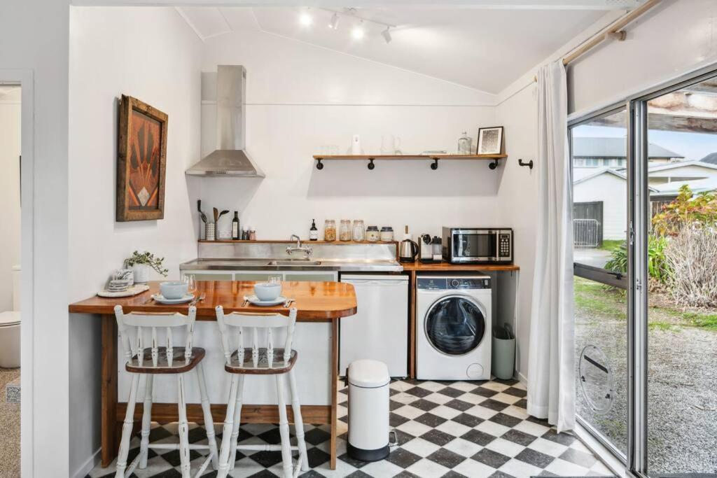 950M To Cbd - Instant Book Tidy Unit Gisborne Exterior foto